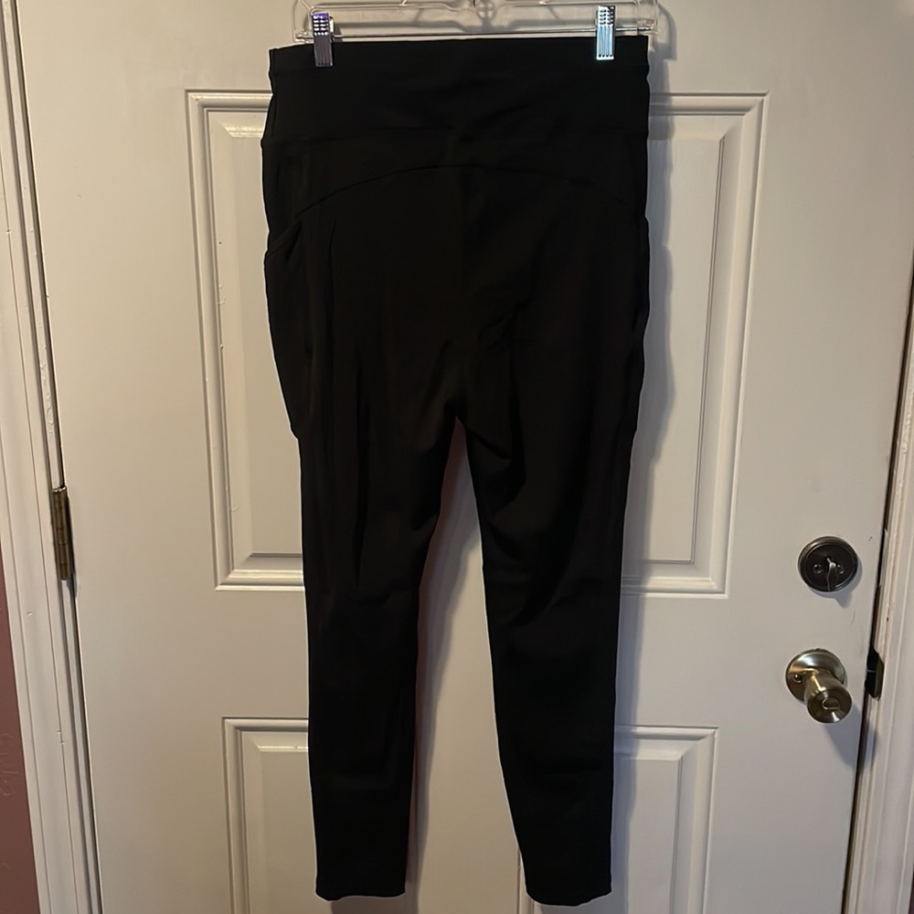 *SOLD* Pop Fit Leggings - Picture 2 of 5